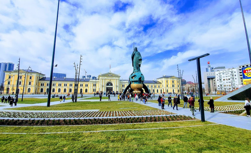 Savski square and monument to Stefan Nemanja Savski square and monument to Stefan Nemanja