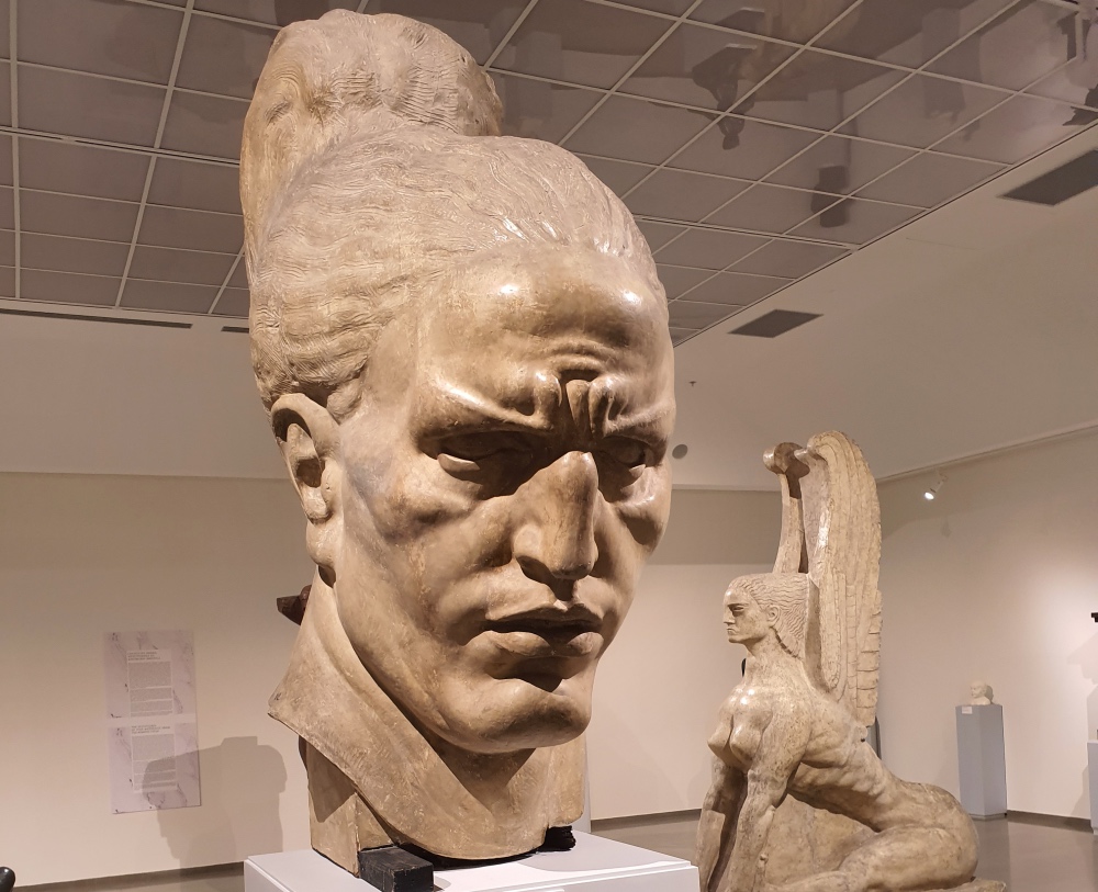 Head of Miloš Obilić by Ivan Meštrović Exhibition of Meštrović's artwork, head of Miloš Obilić and the Sphinx